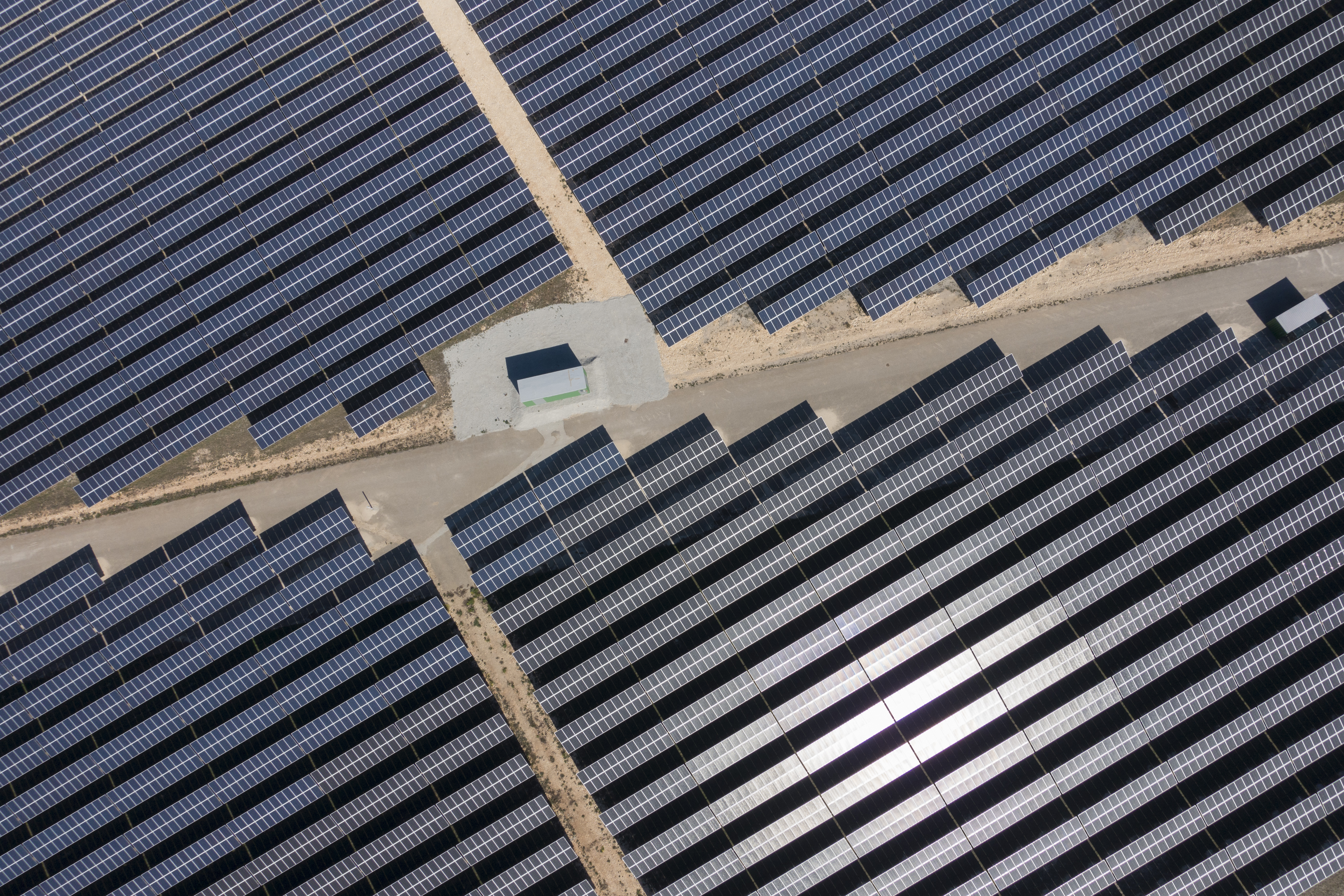 Axpo has substantial expertise in the construction of large-scale solar plants: one of our ground-mounted system in France