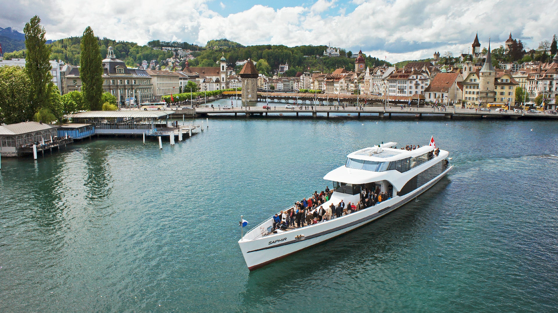 The first hydrogen passenger ship on Lake Lucerne: From 2026, it will be powered by green hydrogen from our plant in Bürglen/UR.