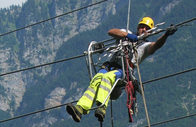 ...winds the new repair spiral over the damaged transmission line