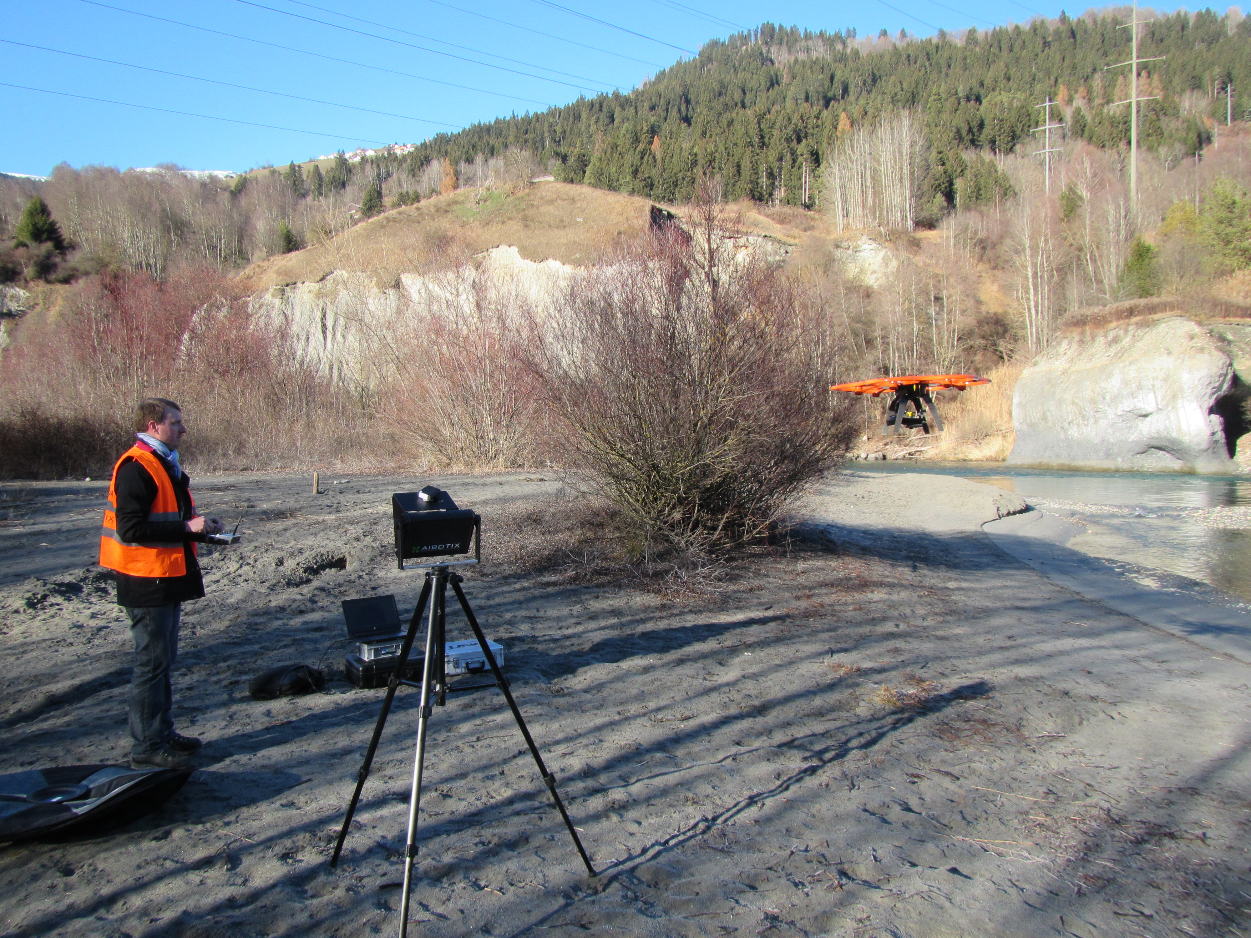 Guido Hirzel, specialist engineer in Environment/Water Management, flying his multi-copter over the Hinterrhein for hydro peaking studies.