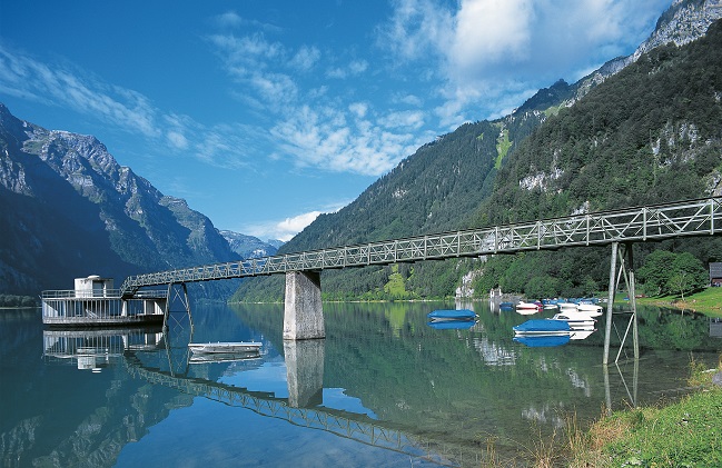 Der Klöntalersee liegt oberhalb von Glarus. Er gehört zum Kraftwerk am Löntsch, einem Hochdruckkraftwerk der Axpo mit Zentrale in Netstal