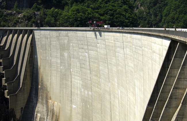 ...the Verzasca dam is 220 metres high and famous for the stunts performed in the film &quot;Golden Eye&quot; with Pierce Brosnan as 007 James Bond. It is still used for public bungee jumpying - this dam is not part of Axpo's portfolio. But it is impressive just the same