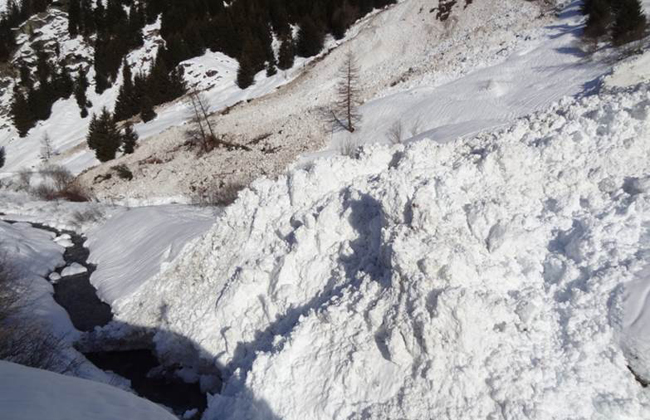 Avalanches often block the way to the reservoir