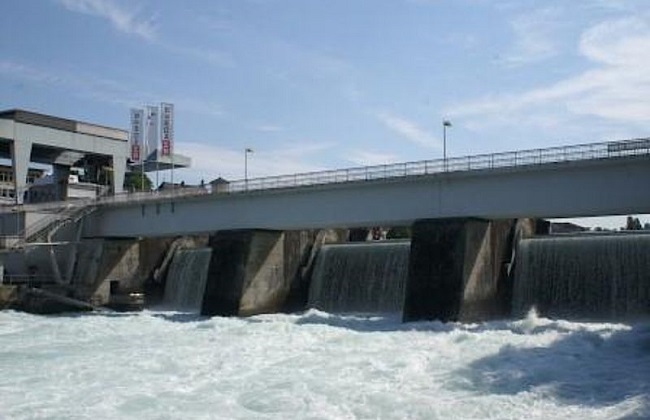 KW Schaffhausen: 1967 gebaut, ist es das höchstgelegene Wasserkraftwerk am Hochrhein. Es ist gleichzeitig auch das Kleinste und produziert im Jahresdurchschnitt 165 GWh Strom