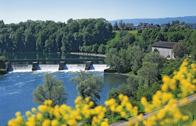 KW Rheinau: is part of Axpo Power AG 50%, EnAlpin AG 42% und EnBW Energie Baden-Würtenberg AG 8%. The plant was built between 1952 and 1957. The annual electricity production ist around 237 GWh electricity