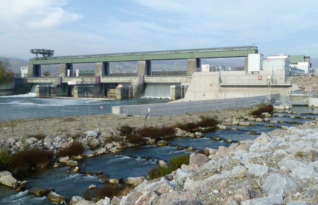 KW Albbruck-Doggern: Built between 1929 and 1933, the hydro power plant prdouces a annual average of 650 GWh, good enough for delivery to around 180'000 households with CO2-free electricity