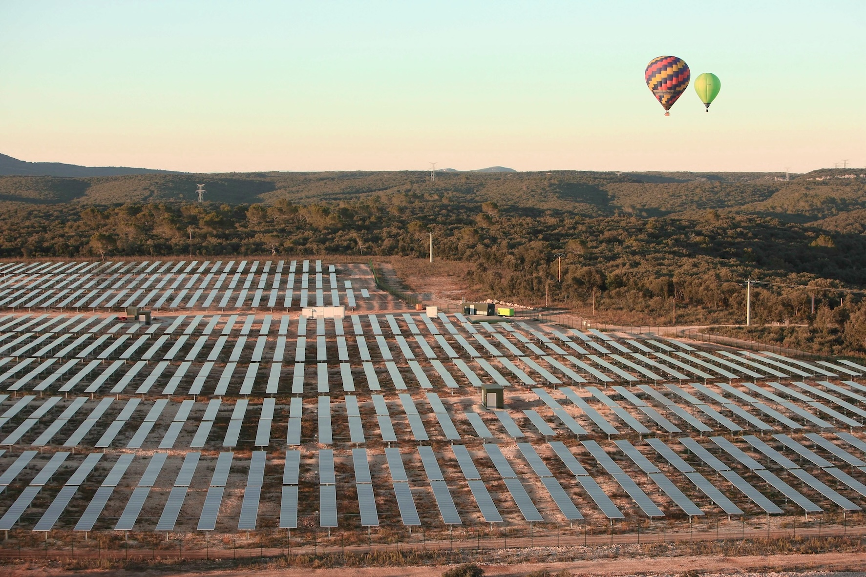 This solar concentration power plant with a capacity of 10,70 MWp is located in Aigaliers, France.