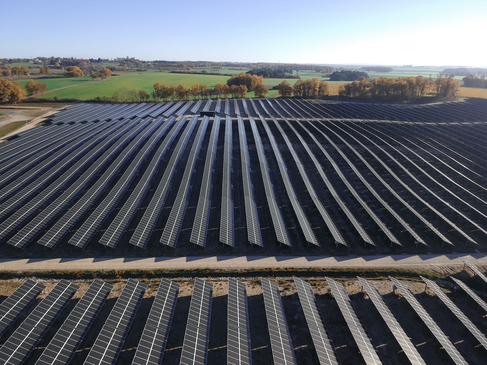 Located in Faux (France), this former racetrack has been converted into a solar power plant with a capacity of 11,50 MWp.