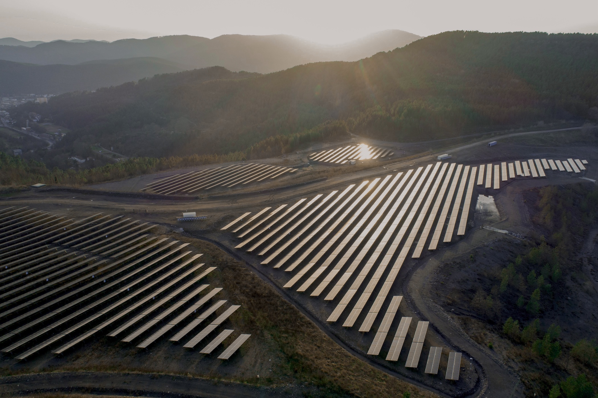 Located in La Grand-Combe (France), this former halde mining has been converted into a solar power plant with a capacity of 5,00 MWp.